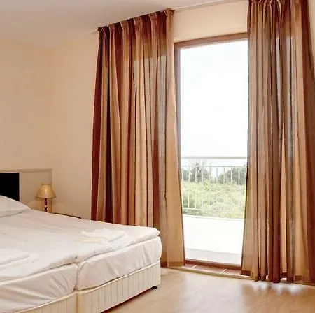 Vemara Club And - Free Parking And Free Access ابزور