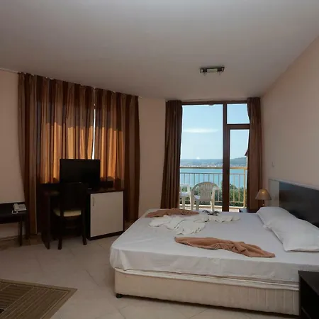 מלון Vemara Club And - Free Parking And Free Access 3*