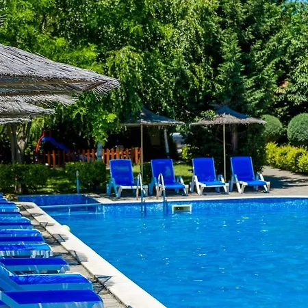 Vemara Club And - Free Parking And Free Access אובזור