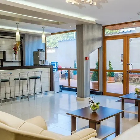 Vemara Club And - Free Parking And Free Access ابزور