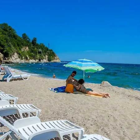 מלון Vemara Club And - Free Parking And Free Access 3*