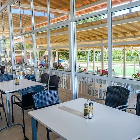 Vemara Club And - Free Parking And Free Access מלון אובזור