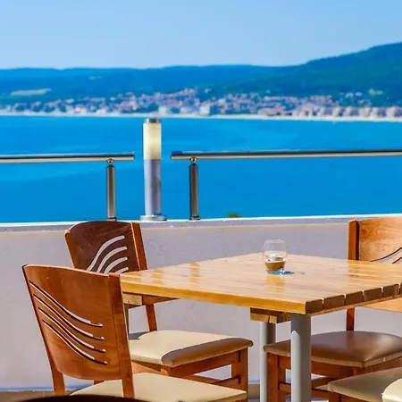 מלון Vemara Club And - Free Parking And Free Access 3*