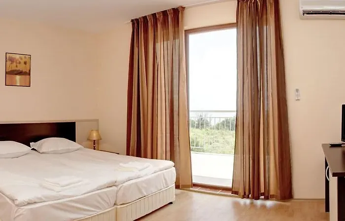 Vemara Club And - Free Parking And Free Access Obsor