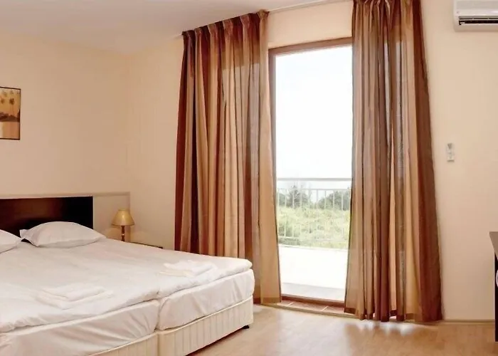 Vemara Club And - Free Parking And Free Access Hotel 3*