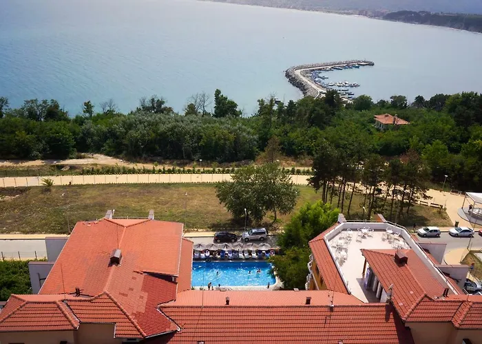 Vemara Club And - Free Parking And Free Access 3*