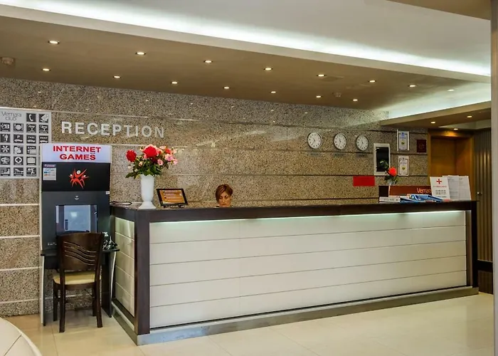 Vemara Club And - Free Parking And Free Access Hotel