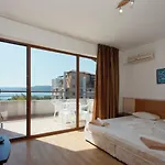 Хотел Vemara Club And - Free Parking And Free Access