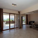 Vemara Club And - Free Parking And Free Access Hotel