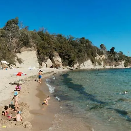 Хотел Vemara Club And - Free Parking And Free Access