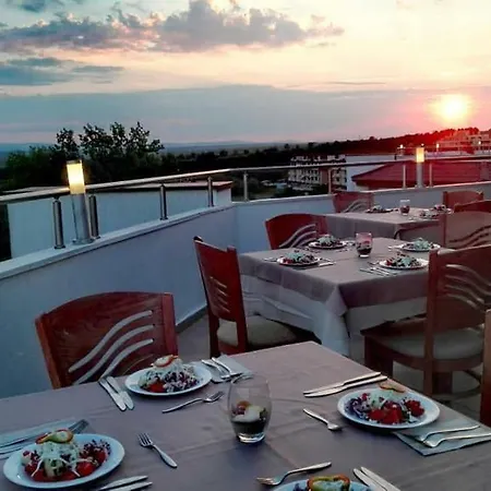 Vemara Club And - Free Parking And Free Access Хотел 3*