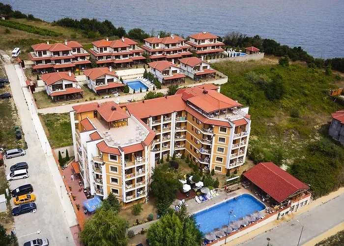 Отель Vemara Club And - Free Parking And Free Access