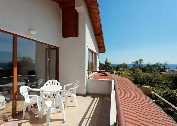 Vemara Club And - Free Parking And Free Access 3*