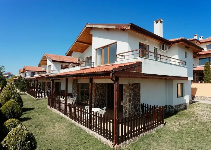 Vemara Club And - Free Parking And Free Access Отель Обзор