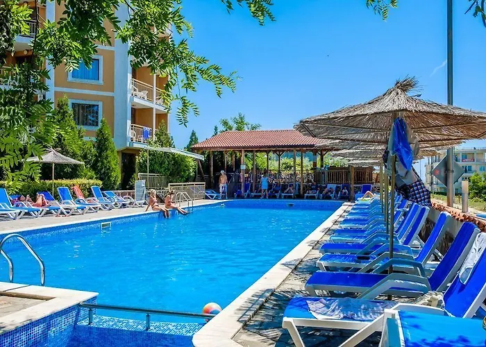 Vemara Club And - Free Parking And Free Access Отель