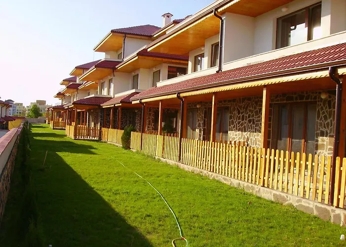 Отель Vemara Club And - Free Parking And Free Access