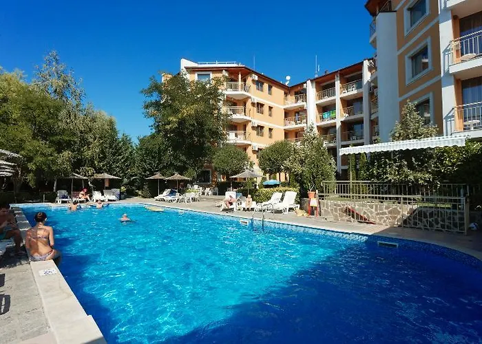 Vemara Club And - Free Parking And Free Access Отель 3*