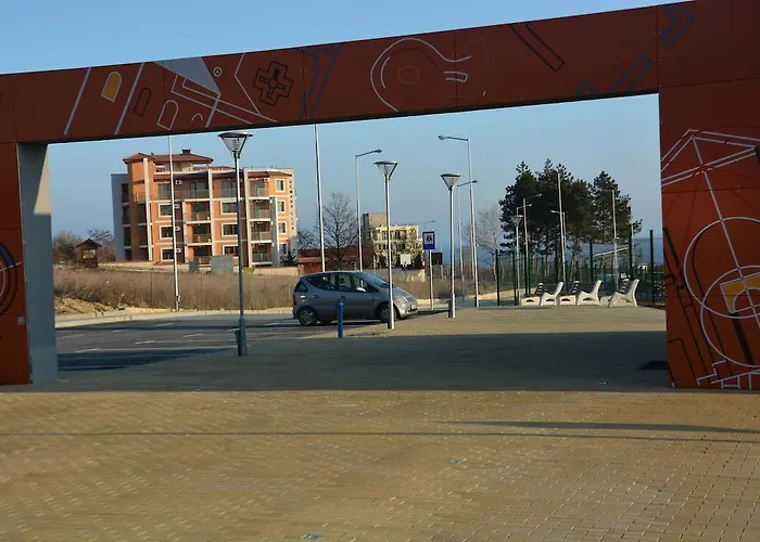 Отель Vemara Club And - Free Parking And Free Access 3*