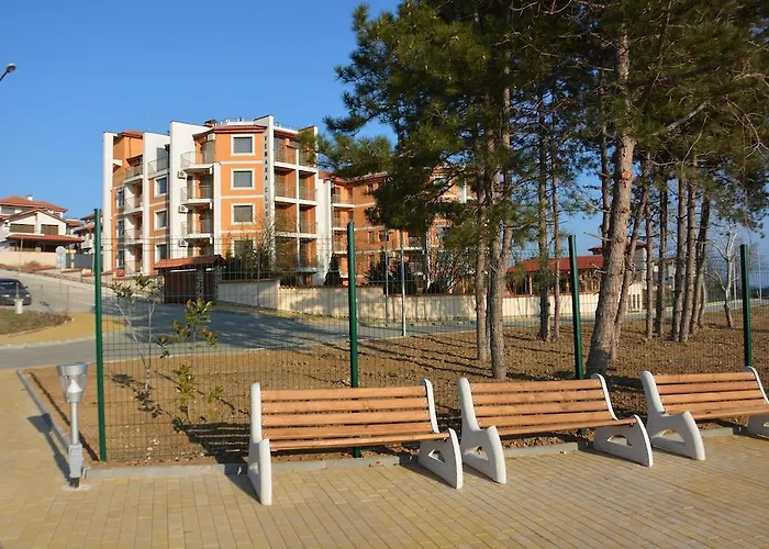 Vemara Club And - Free Parking And Free Access Отель Обзор