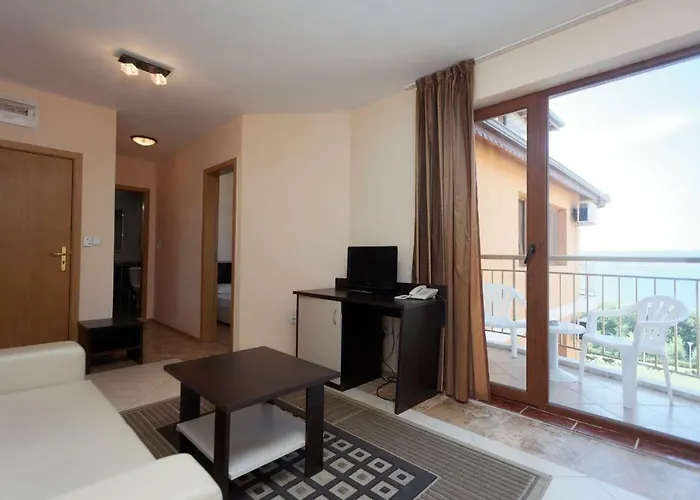 Отель Vemara Club And - Free Parking And Free Access Обзор