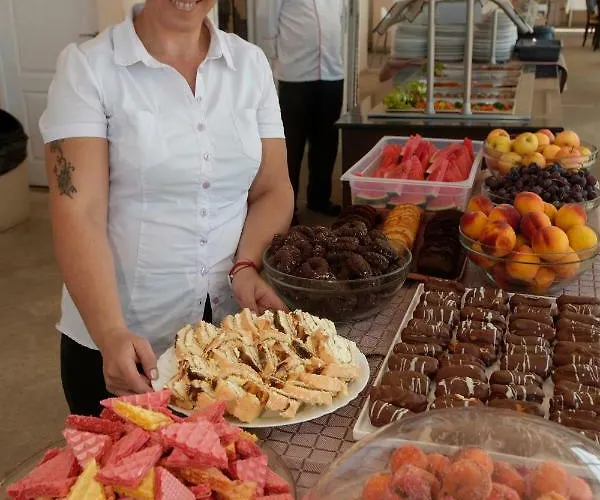 Vemara Club And - Free Parking And Free Access Отель 3*