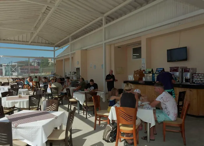 Vemara Club And - Free Parking And Free Access Отель 3*