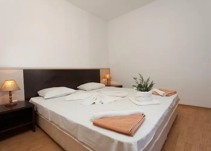 Vemara Club And - Free Parking And Free Access Обзор