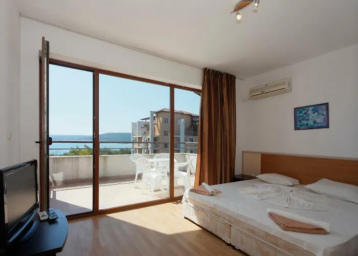 Отель Vemara Club And - Free Parking And Free Access