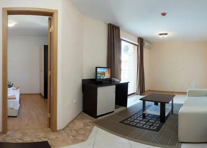 Отель Vemara Club And - Free Parking And Free Access Обзор