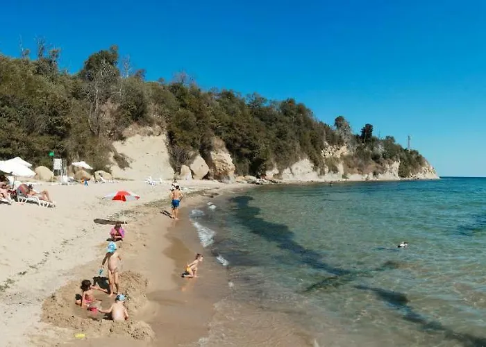 Отель Vemara Club And - Free Parking And Free Access