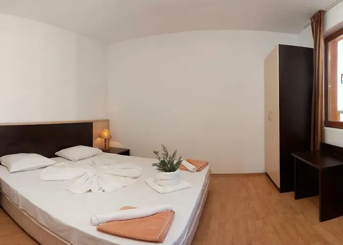 Vemara Club And - Free Parking And Free Access Отель