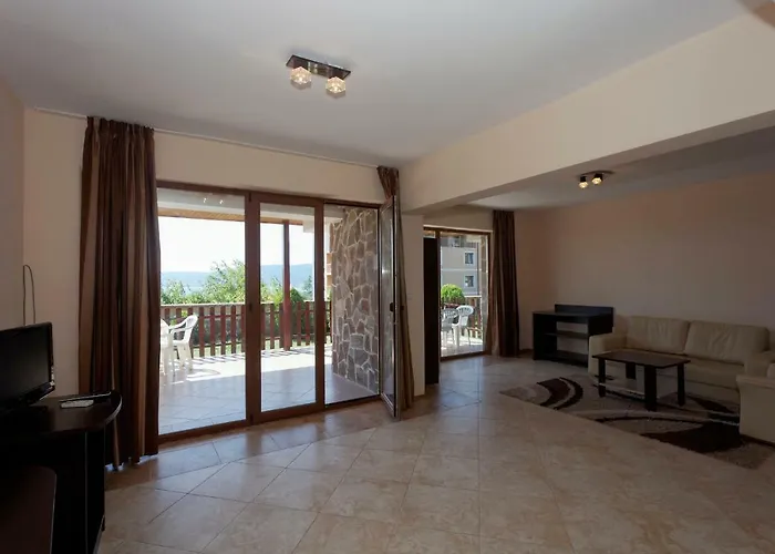 Vemara Club And - Free Parking And Free Access Отель