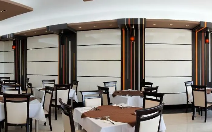 Vemara Club And - Free Parking And Free Access Отель