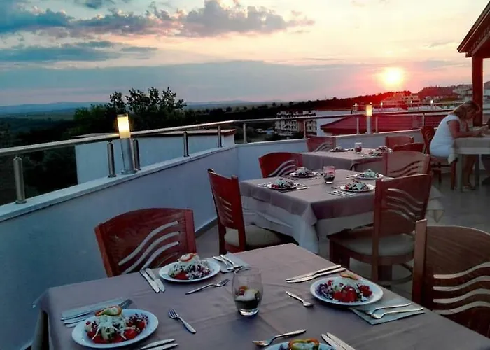 Vemara Club And - Free Parking And Free Access Hotel 3*