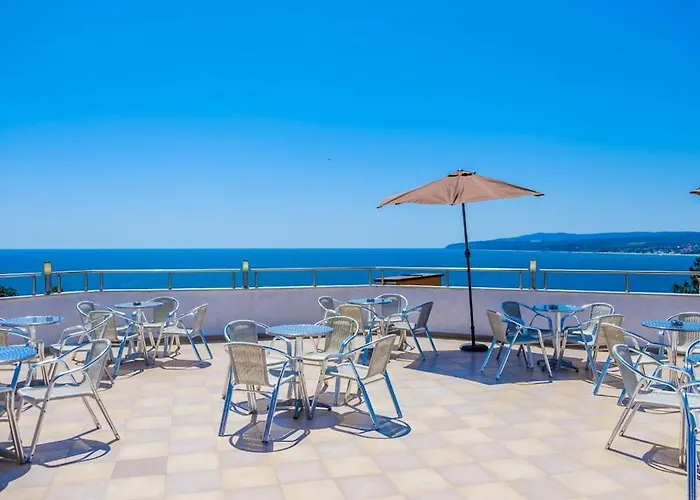 Vemara Club And - Free Parking And Free Access Отель