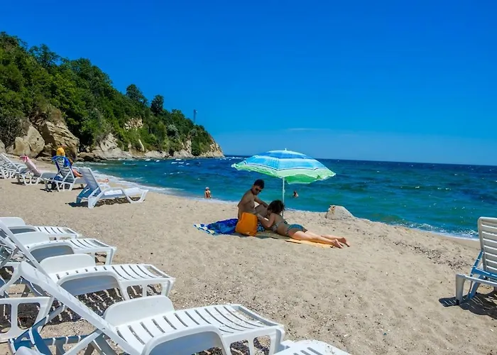 Отель Vemara Club And - Free Parking And Free Access 3*