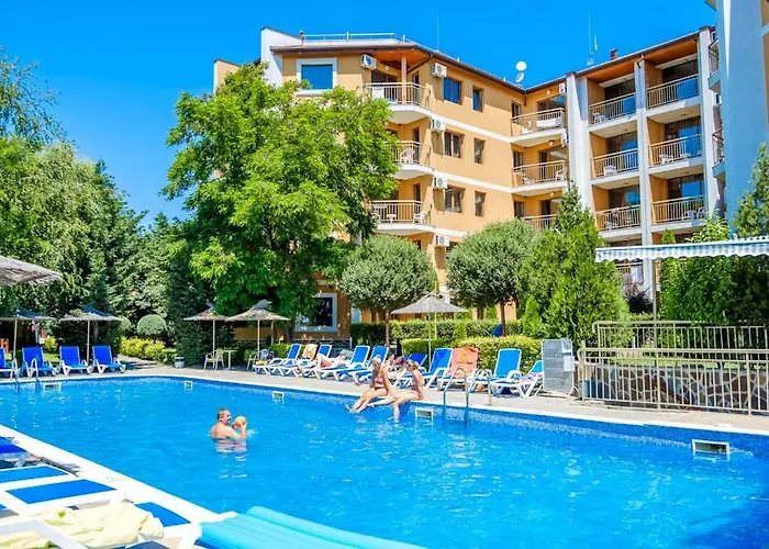 Vemara Club And - Free Parking And Free Access Обзор